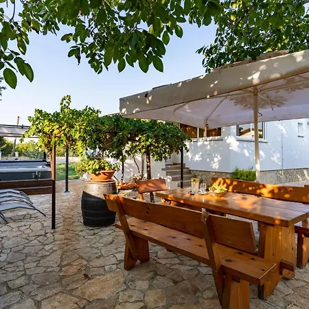 Kerniat Ferienhaus Pula